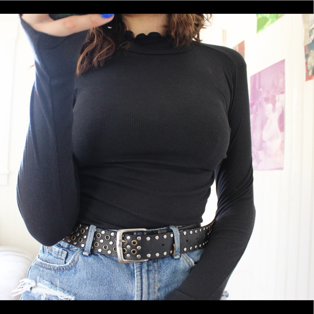 Hollister black lettuce hem turtle neck